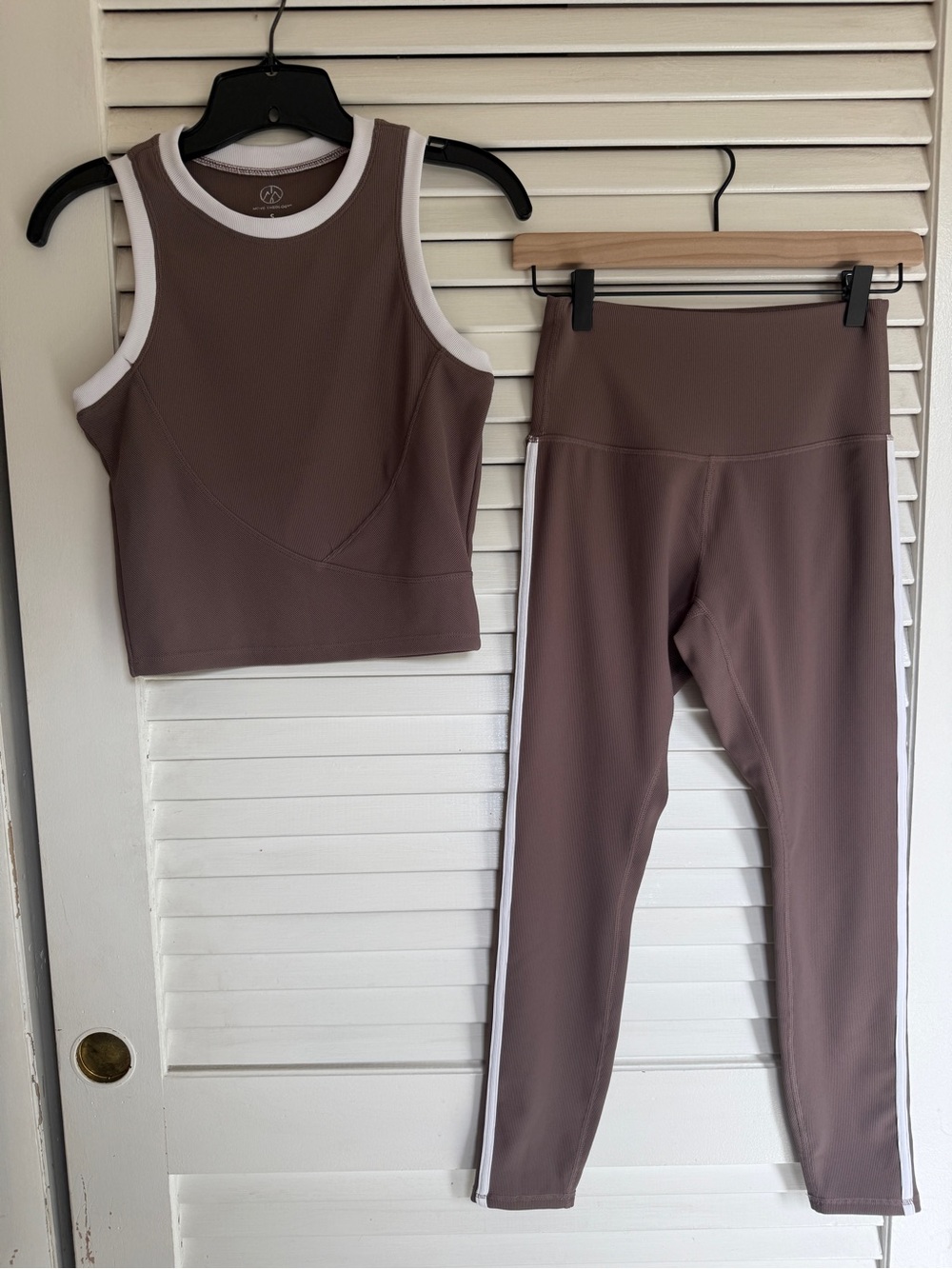 Women’s Two-Piece Active Set in Mauve with White Trim